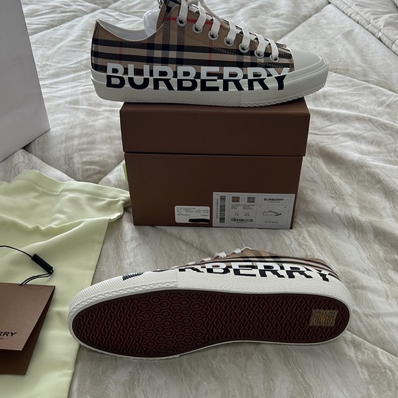 Burberry A:of lark hall l logo size 40.5 - Picture 5 of 7